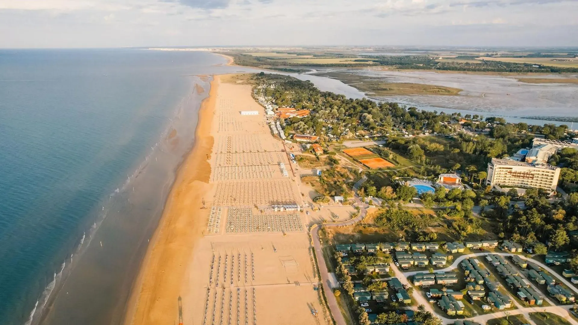 Comfortable Flat With Pool And Green Space Bibione Itálie