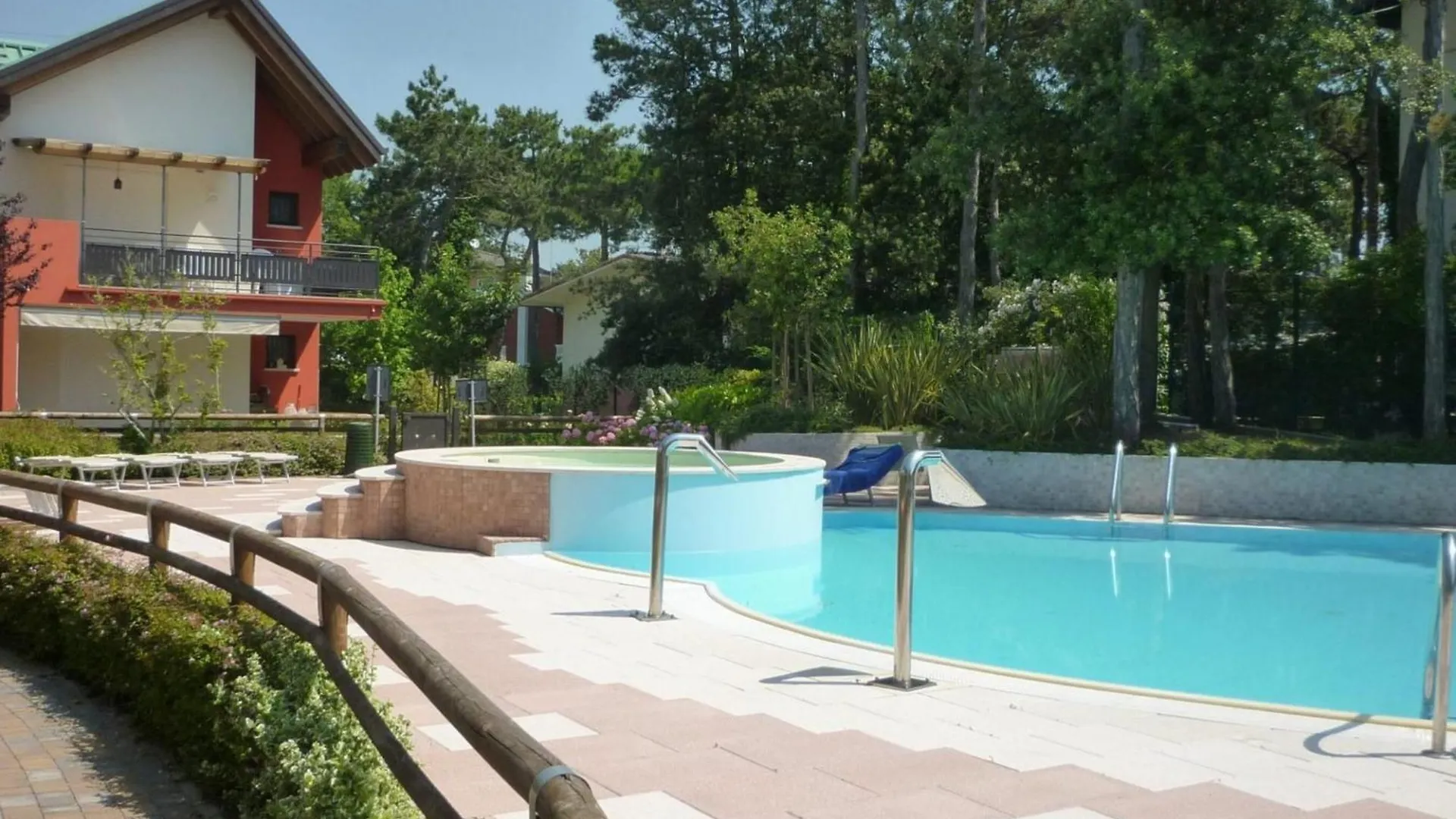 Comfortable Flat With Pool And Green Space Bibione