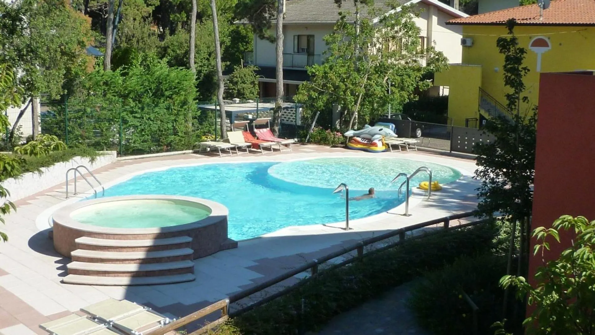 Comfortable Flat With Pool And Green Space Bibione